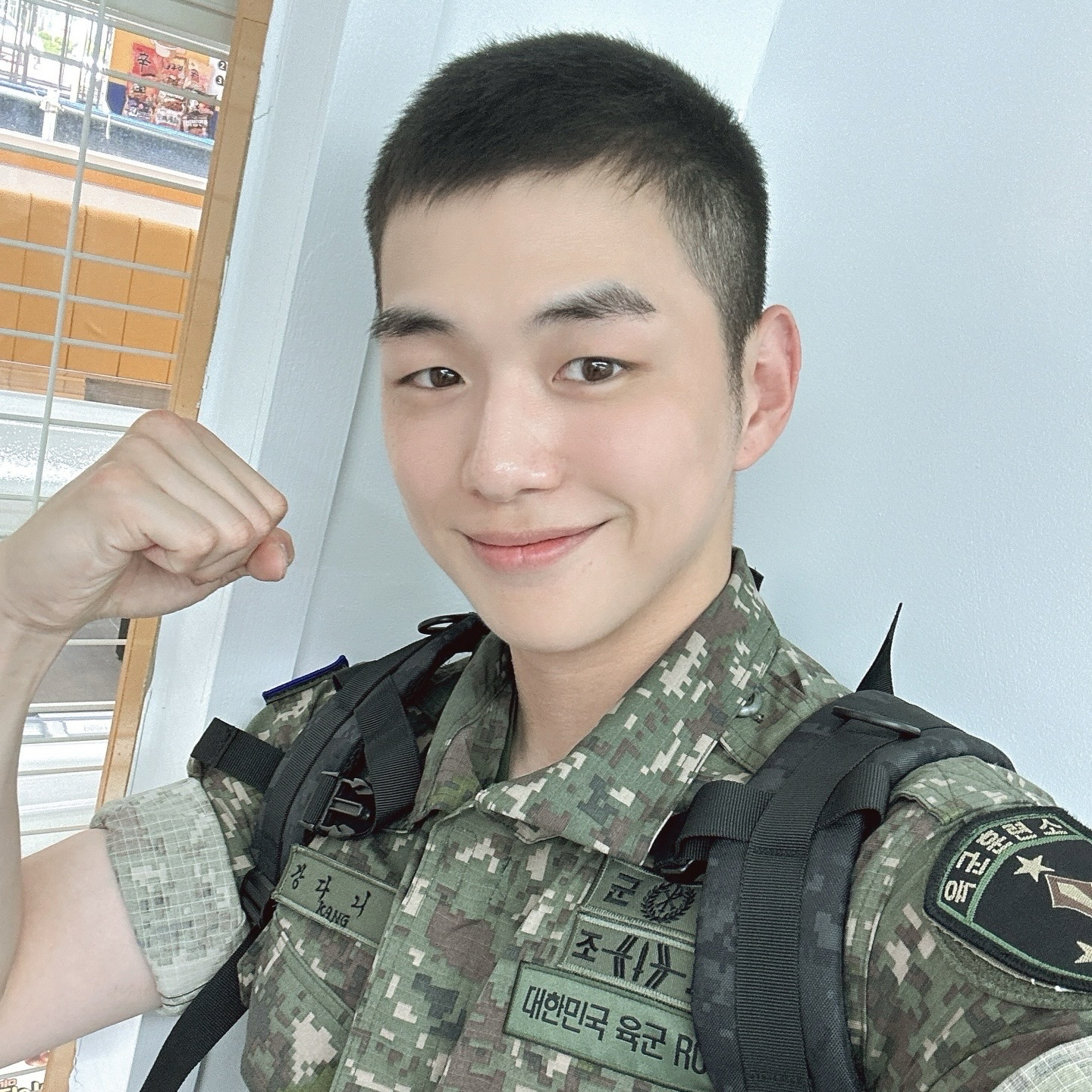 Behind-the-scenes cut of Kang Daniel