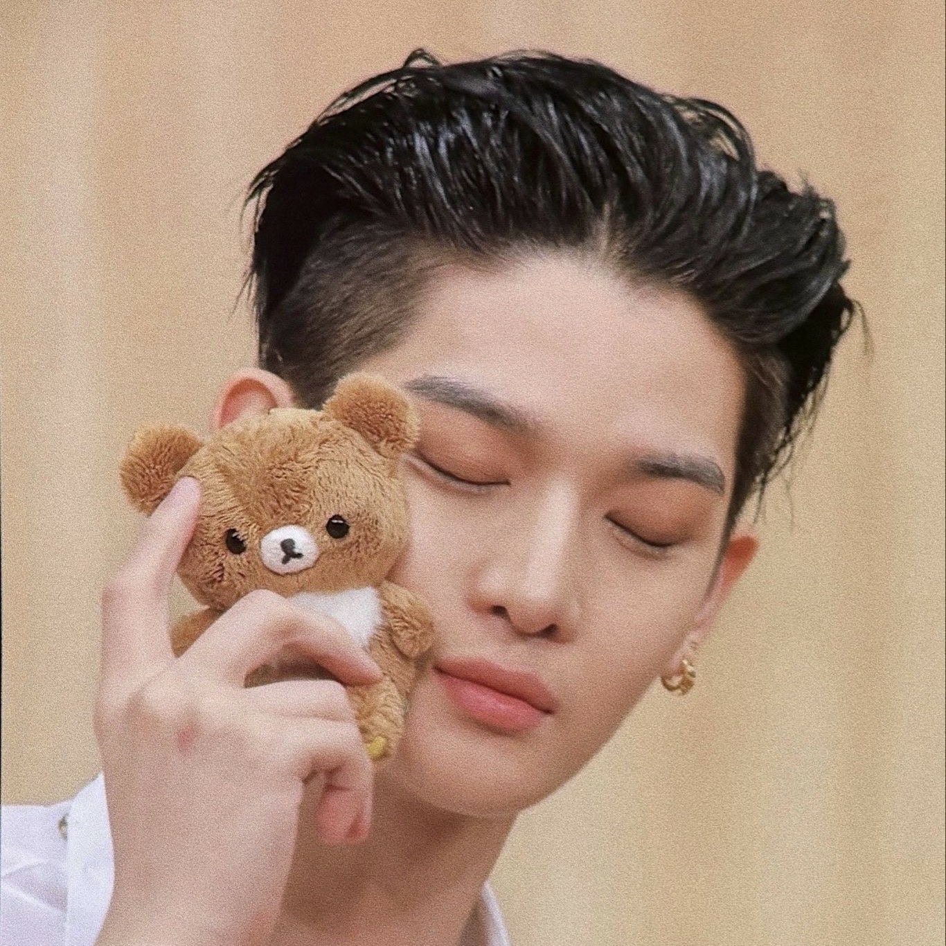 Behind-the-scenes cut of Bae Jinyoung