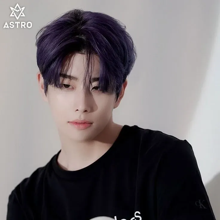 A moment captured by MJ (ASTRO)'s fan