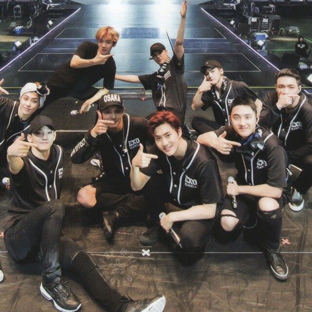 Behind-the-scenes cut of EXO