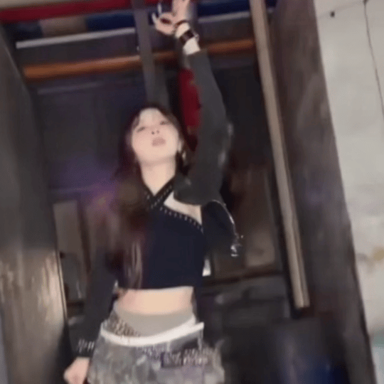 Behind-the-scenes cut of Miihi (NiziU)