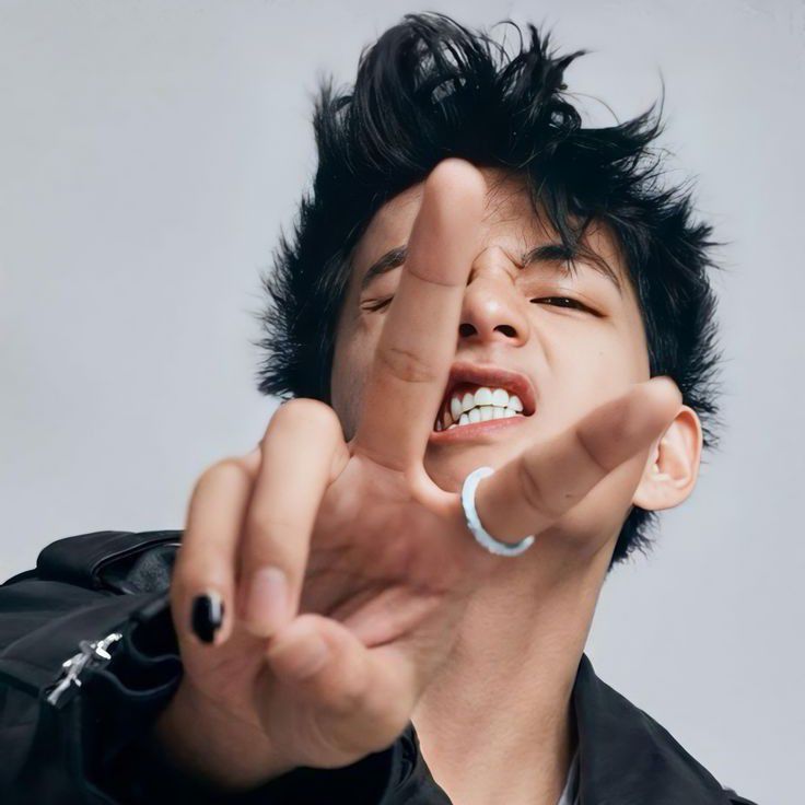 V (防彈少年團)的最新活動照片