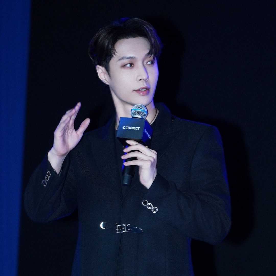 Latest photo of Lay (EXO)
