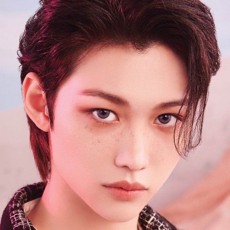 Latest photo of Felix (Stray Kids)