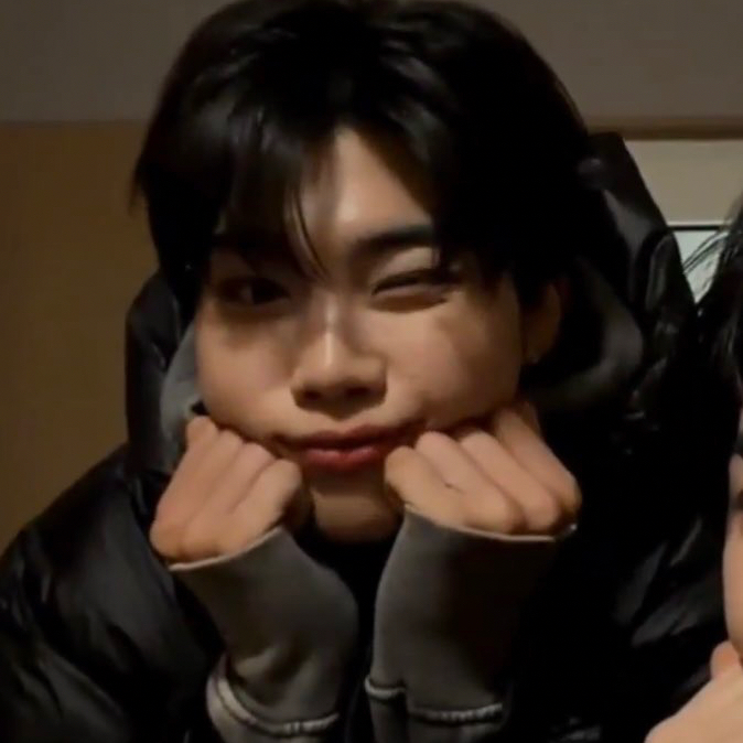 A moment captured by Park Gunwook (ZEROBASEONE)'s fan