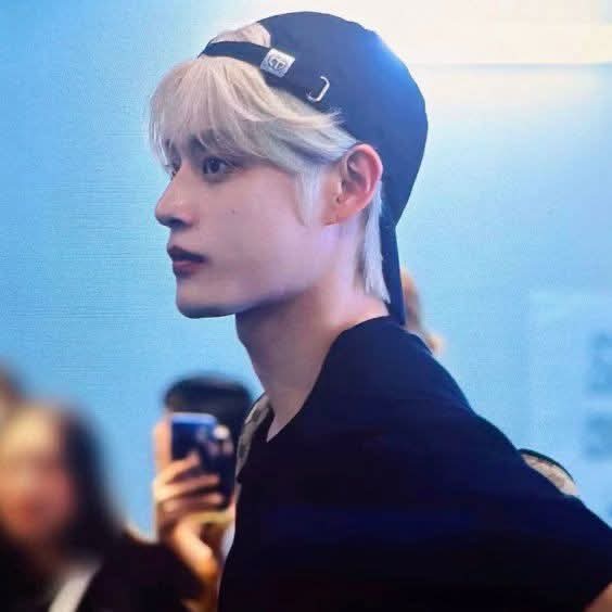 Behind-the-scenes cut of Kim Jiwoong (ZEROBASEONE)