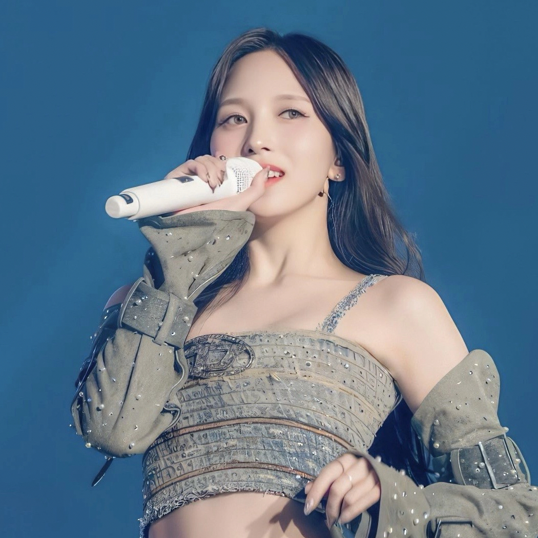 Behind-the-scenes cut of TWICE