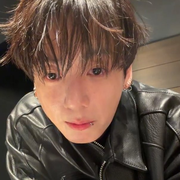 Foto aktivitas terbaru Jungkook (BTS)