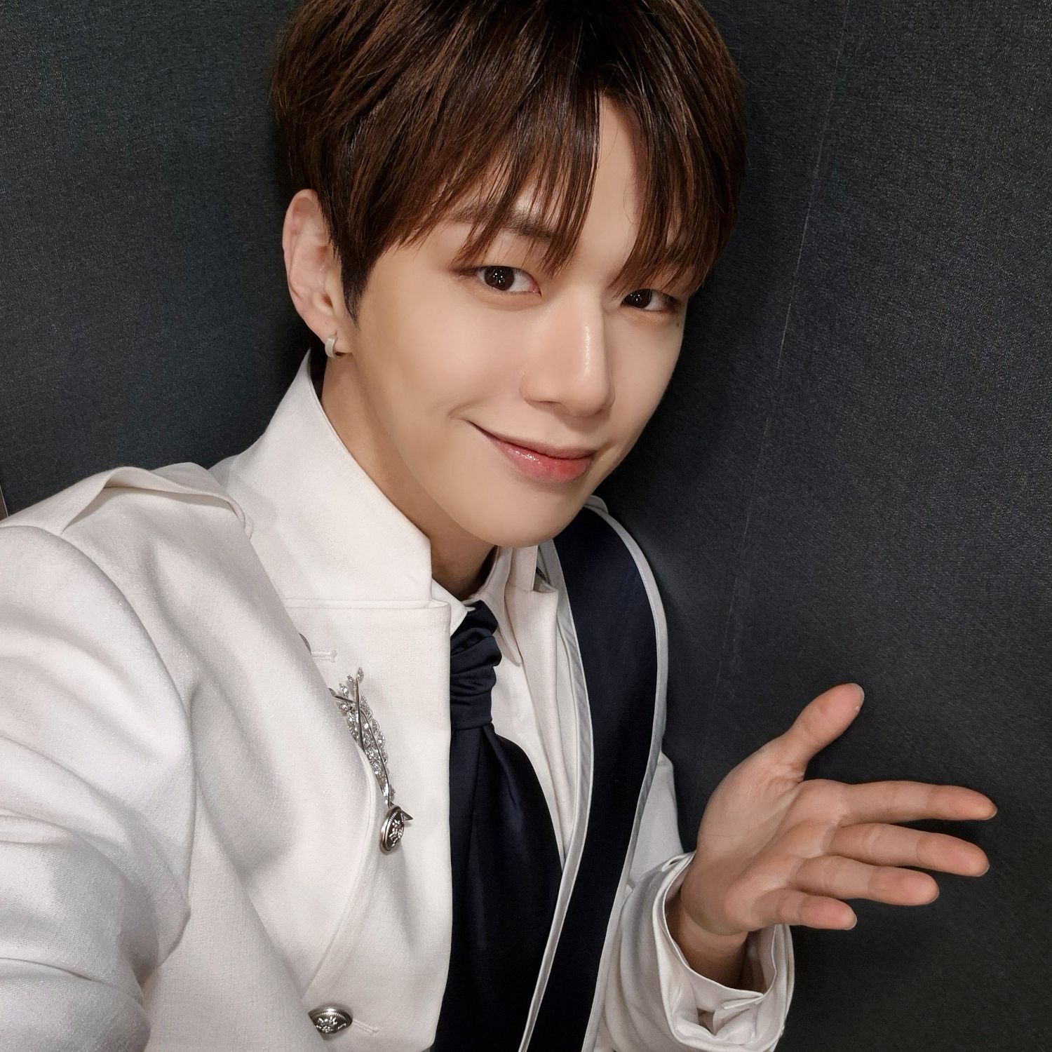 강다니엘의 비하인드 컷