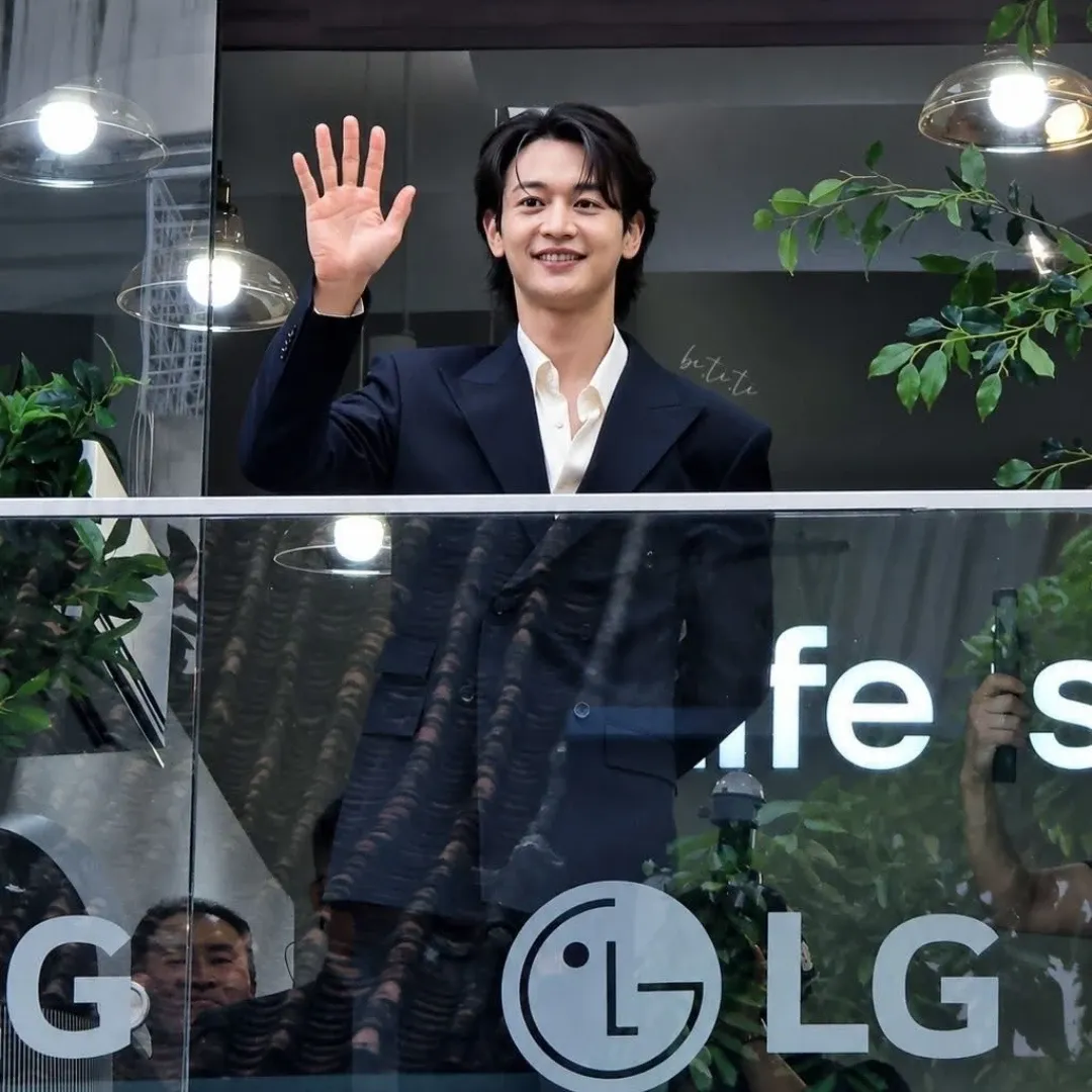 Behind-the-scenes cut of Minho (SHINee)
