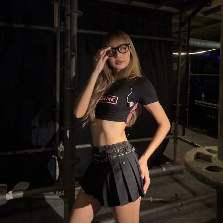 리사 (BLACKPINK)의 비하인드 컷