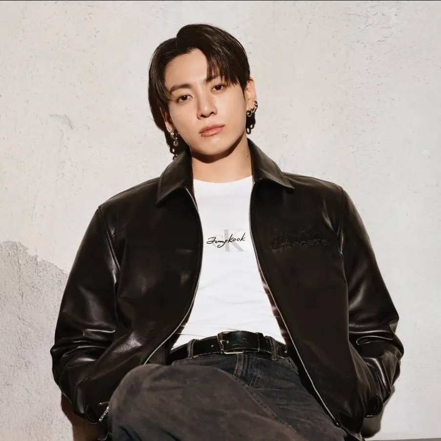Foto aktivitas terbaru Jungkook (BTS)