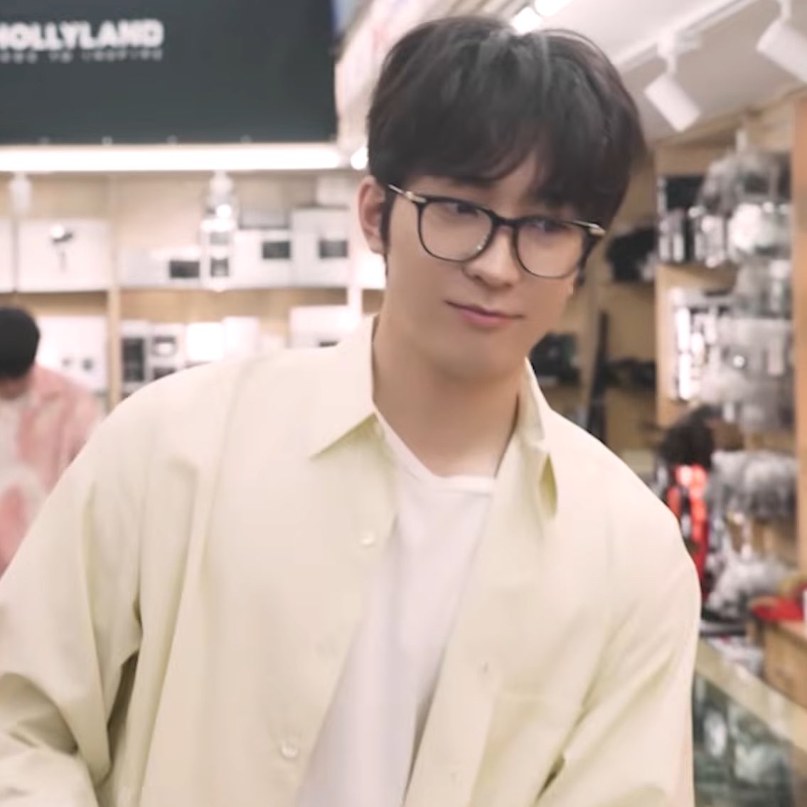 Recent activity shot of Wonwoo (SEVENTEEN)