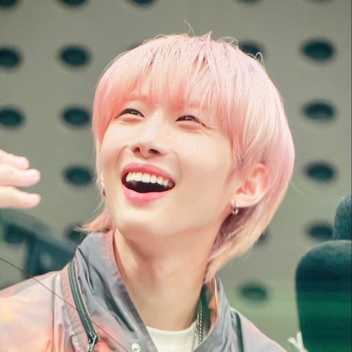 Behind-the-scenes cut of Hui (PENTAGON)