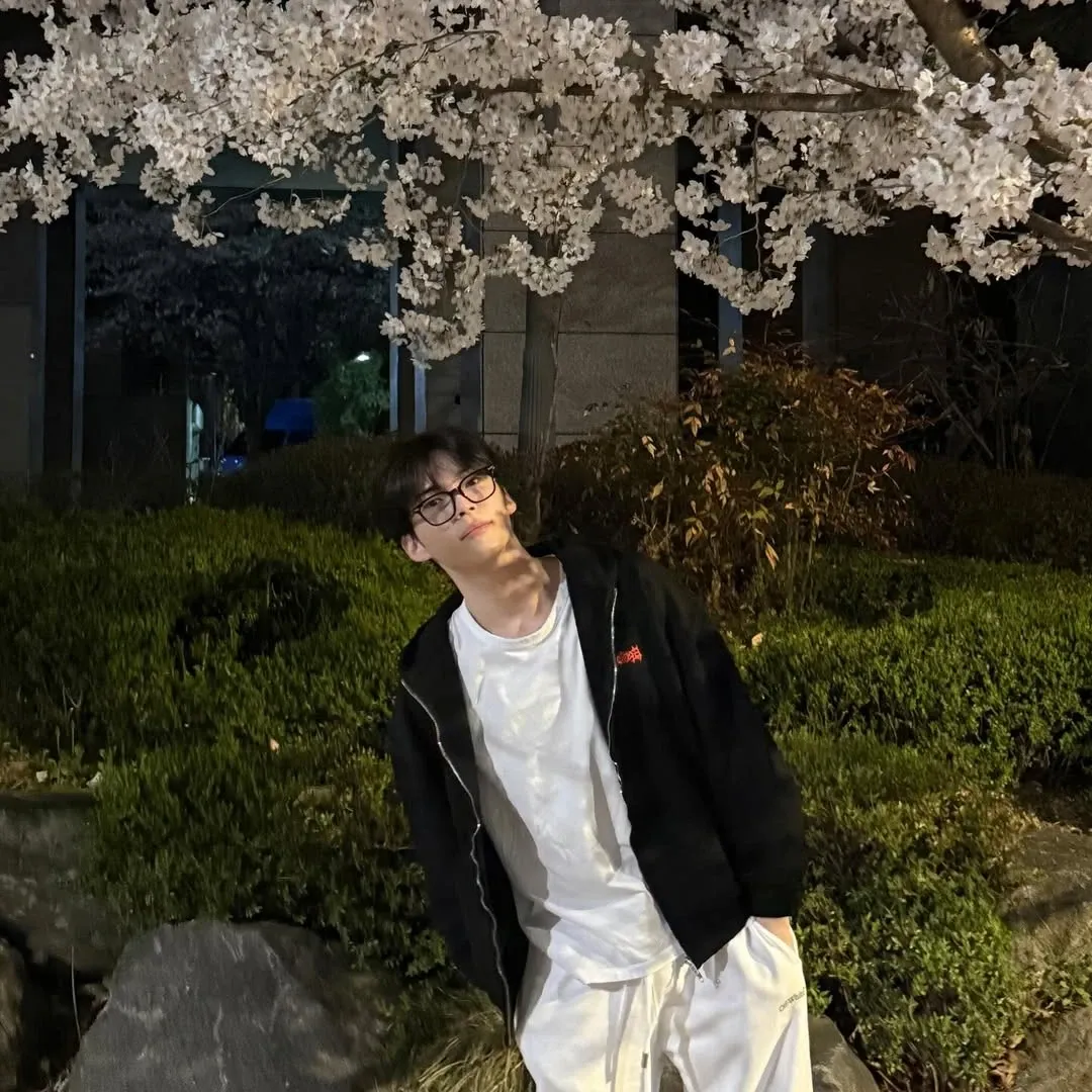 成韩彬 (ZEROBASEONE)的最新活动照片