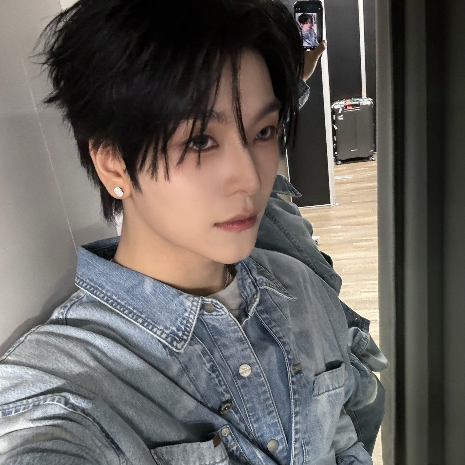 A moment captured by He Xinlong (ALPHA DRIVE ONE)'s fan