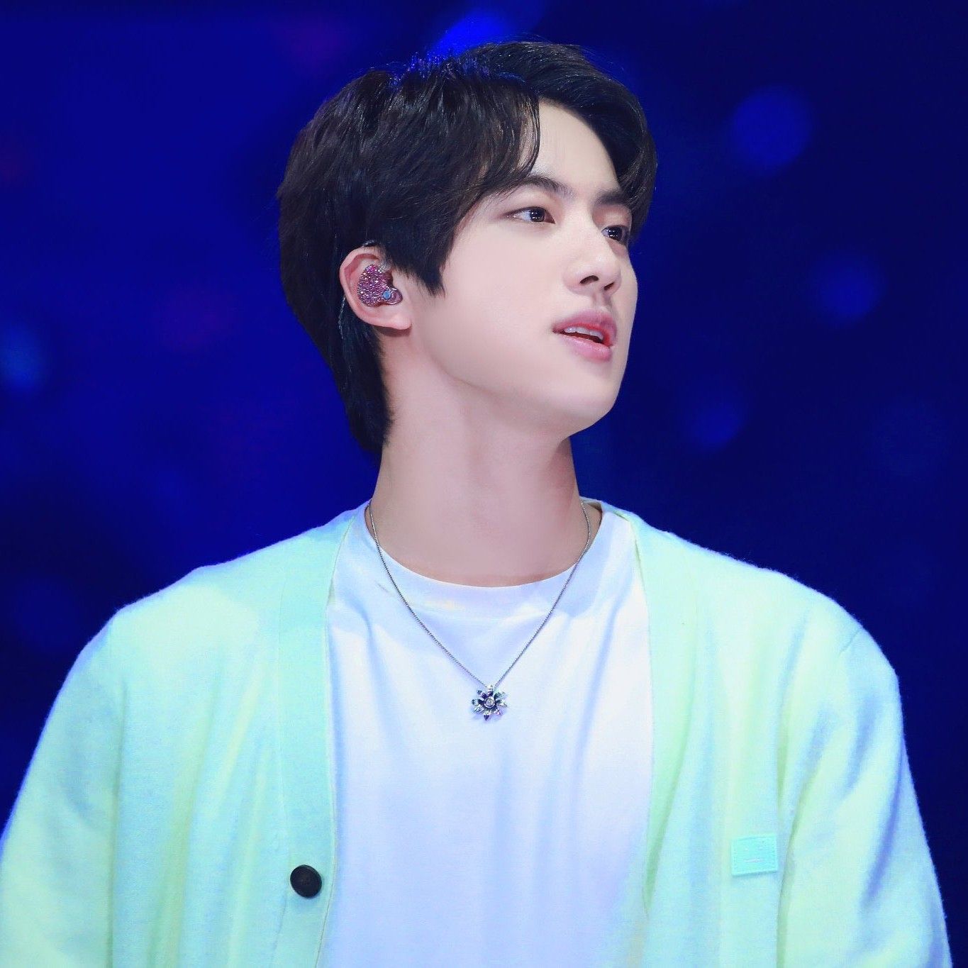 Momen yang diabadikan oleh penggemar Jin (BTS)