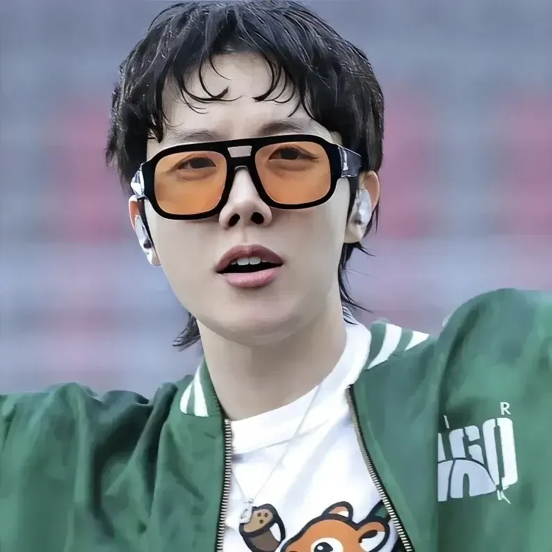 Foto terbaru j-hope (BTS)