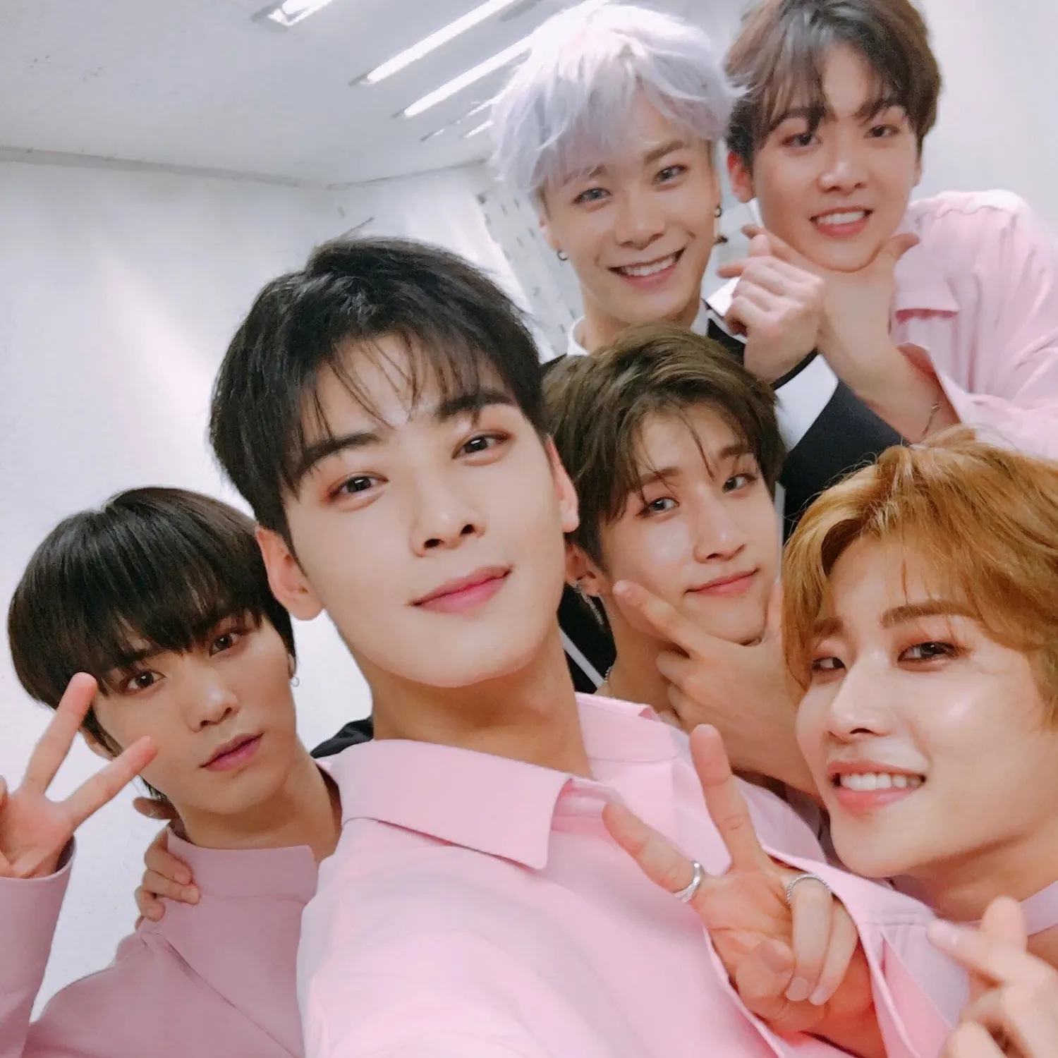 아스트로의 비하인드 컷