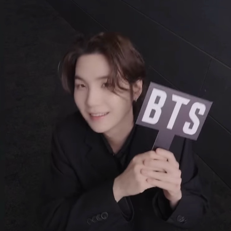 Latest photo of SUGA (BTS)