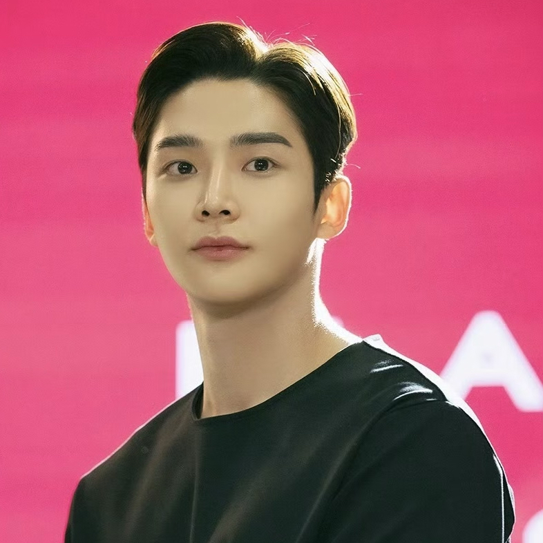 로운의 최신 사진