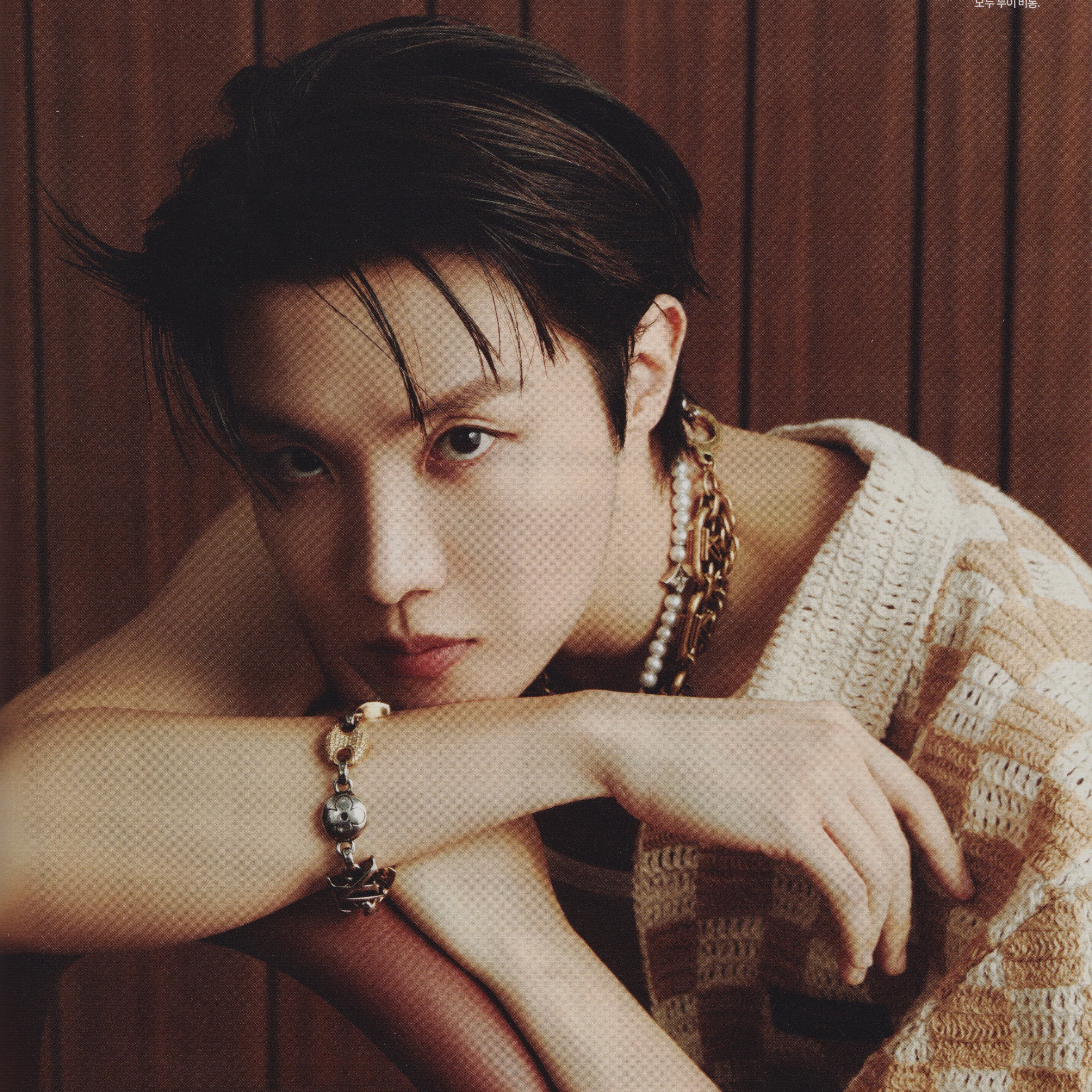 Foto terbaru j-hope (BTS)