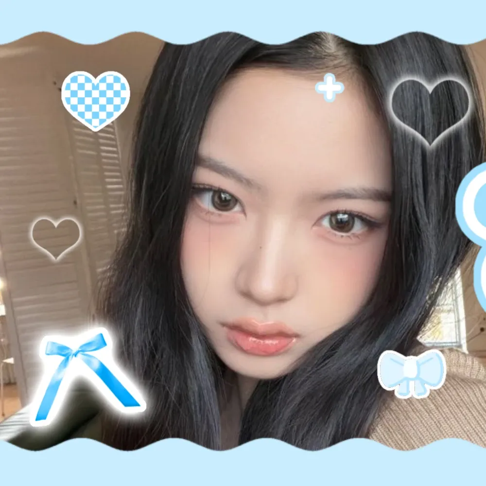 A moment captured by KYA (KiiiKiii)'s fan