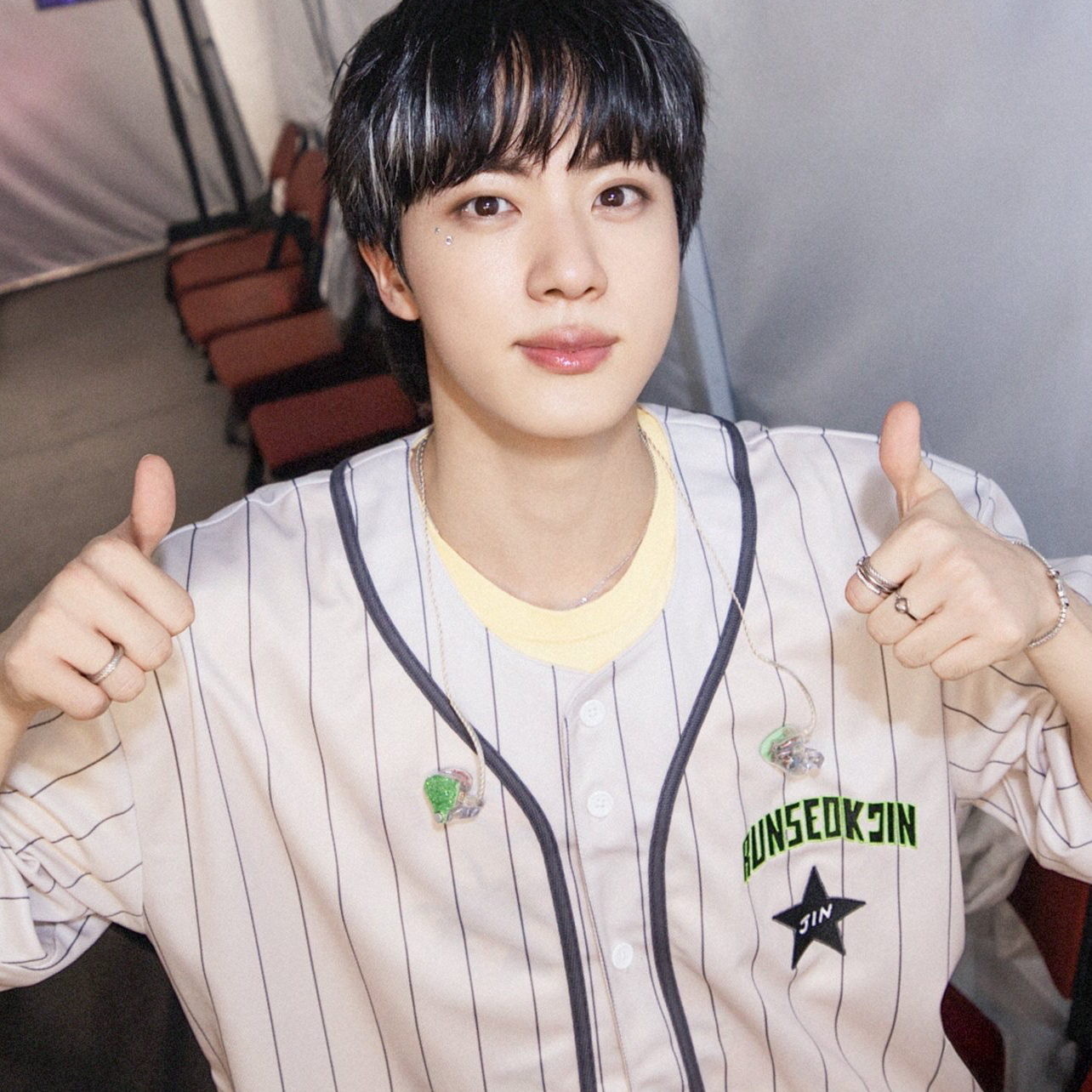 Momen yang diabadikan oleh penggemar Jin (BTS)