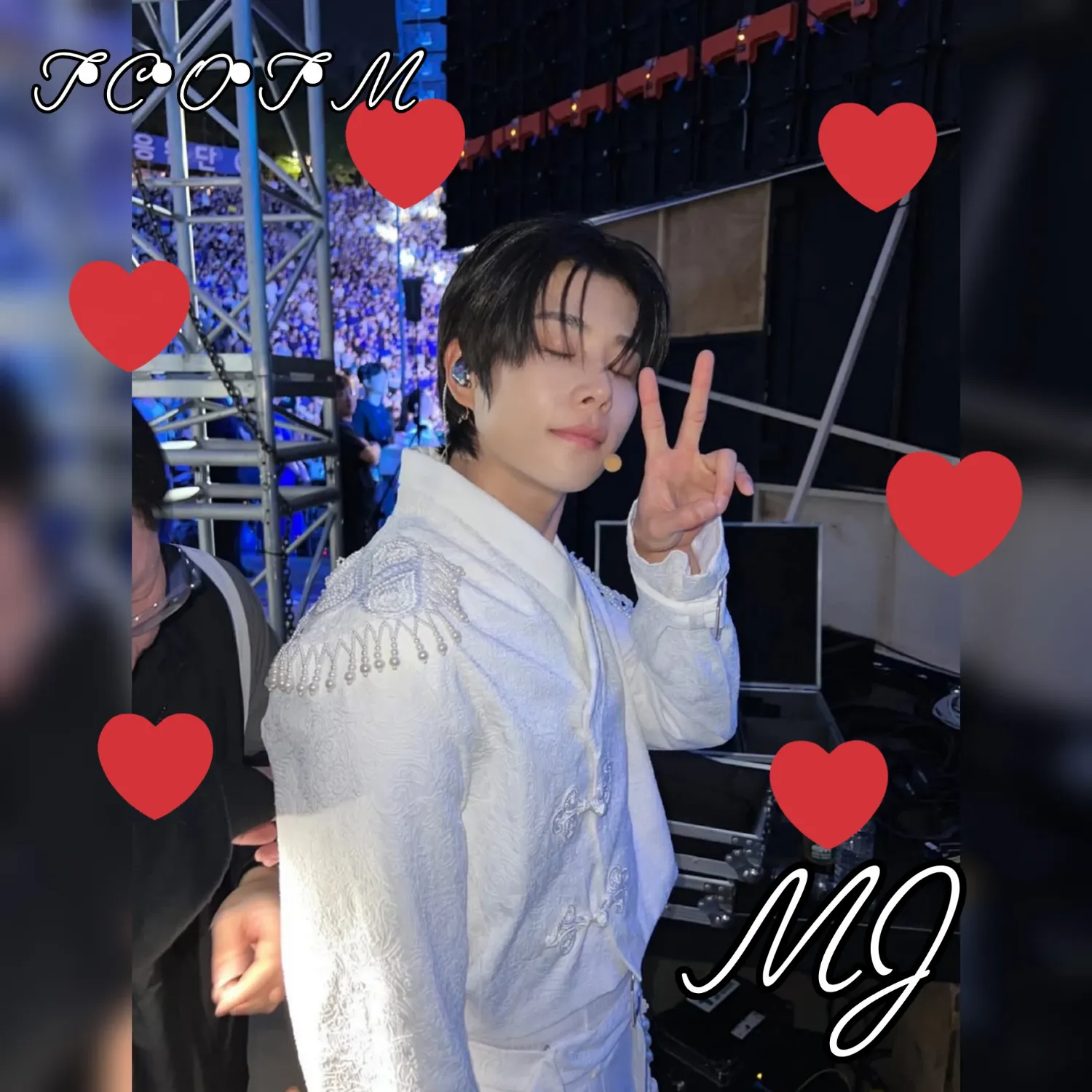 A moment captured by MJ (ASTRO)'s fan
