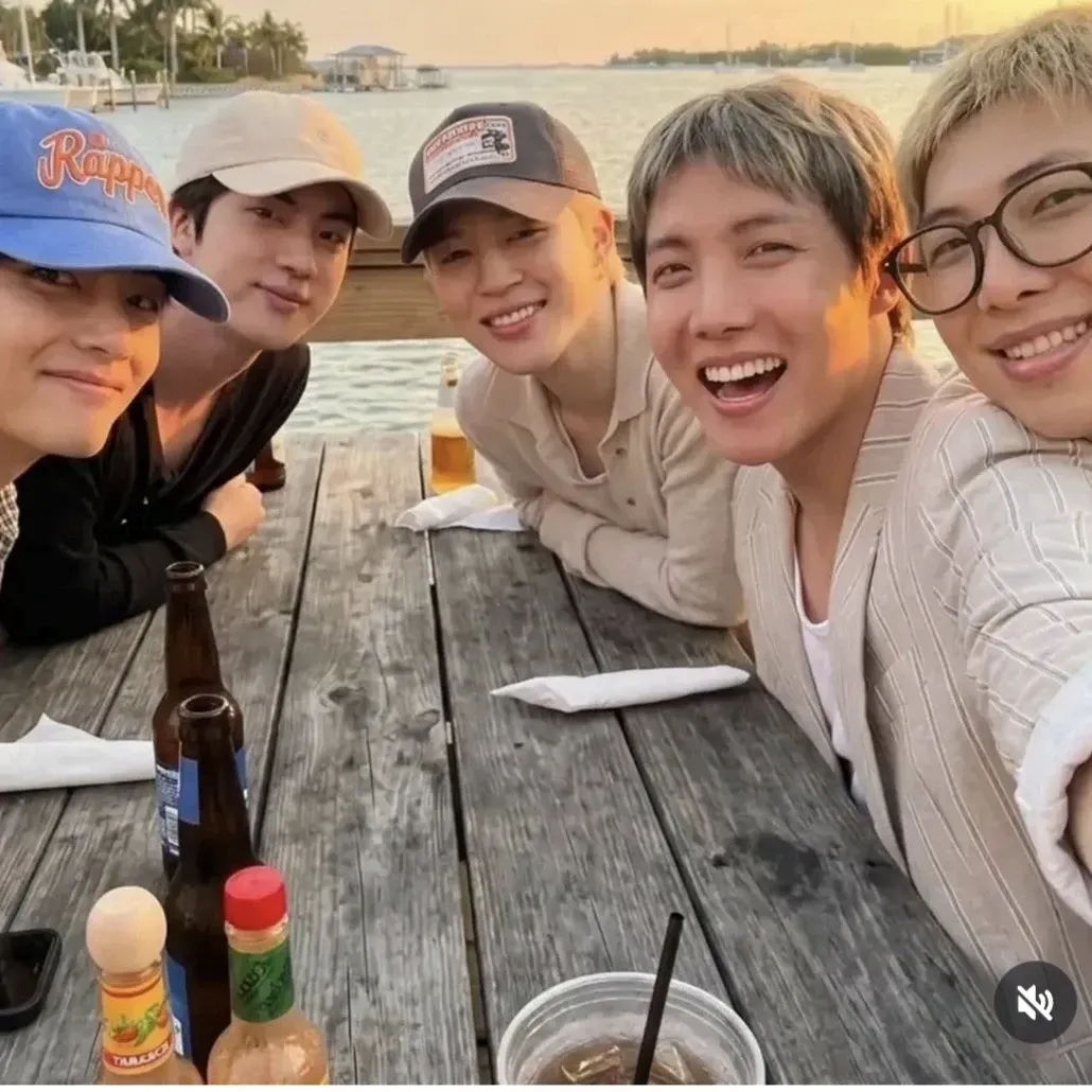 Foto aktivitas terbaru BTS