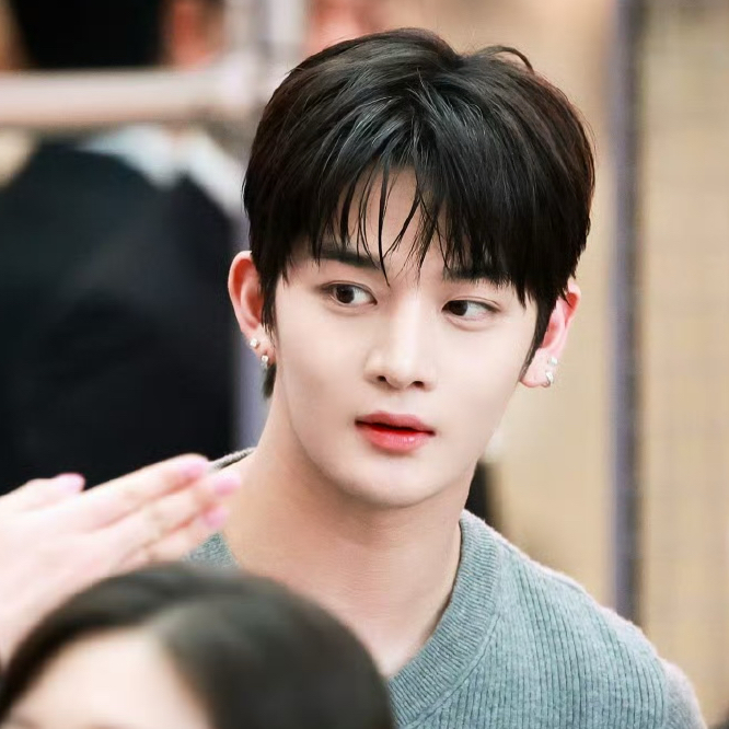 Latest photo of Bae Jinyoung