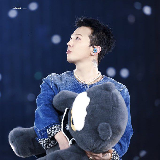 Recent activity shot of G-DRAGON (BIGBANG)