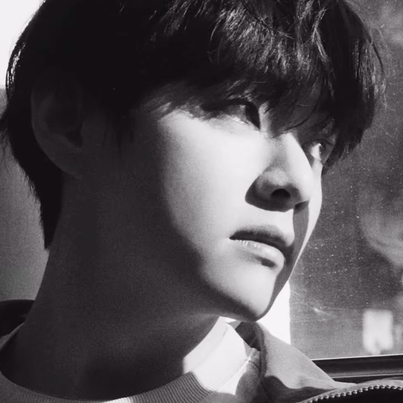 Foto aktivitas terbaru V (BTS)