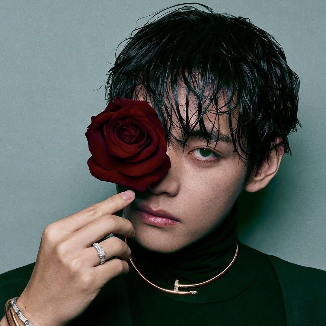 뷔 (방탄소년단)의 최신 사진