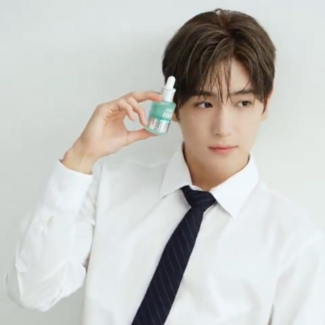 A moment captured by Hyunjae (THE BOYZ)'s fan