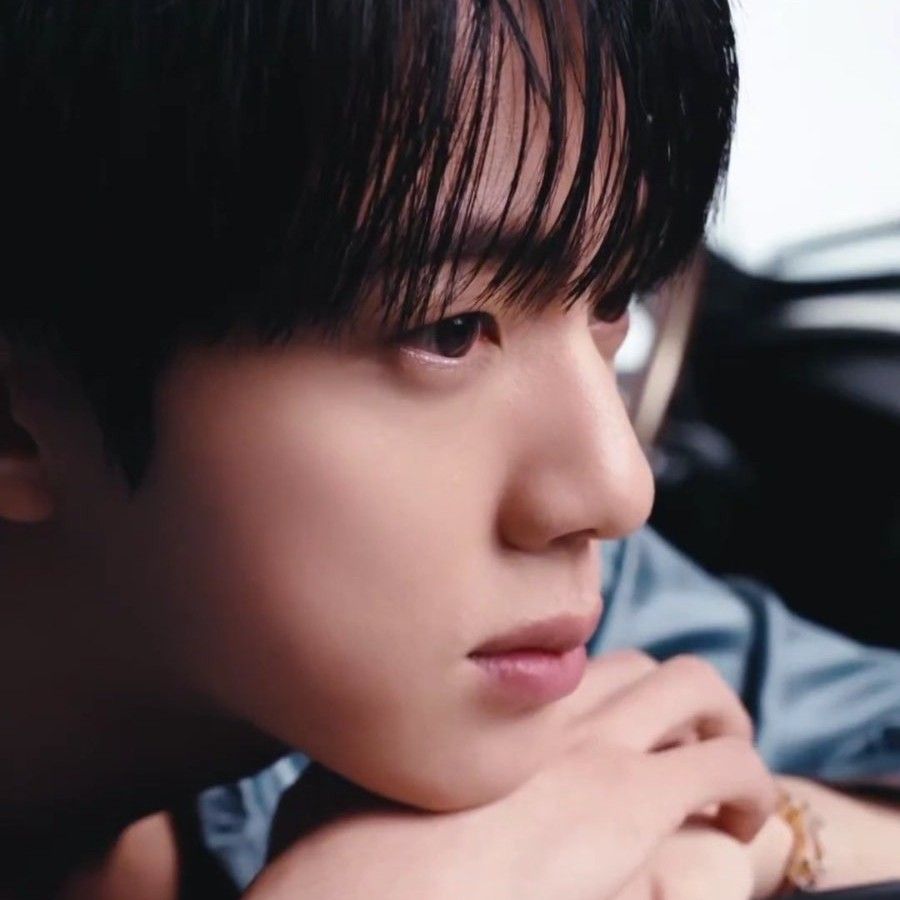 Foto terbaru Jin (BTS)