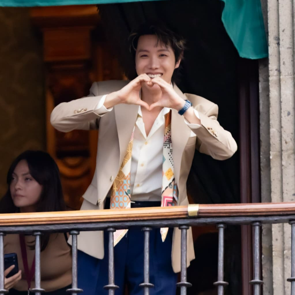 Foto terbaru j-hope (BTS)