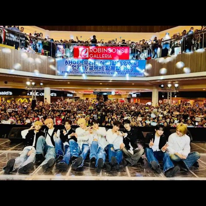 A moment captured by AHOF's fan