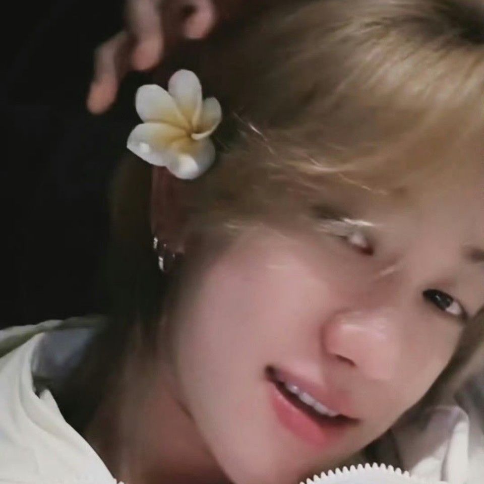 Behind-the-scenes cut of The 8 (SEVENTEEN)