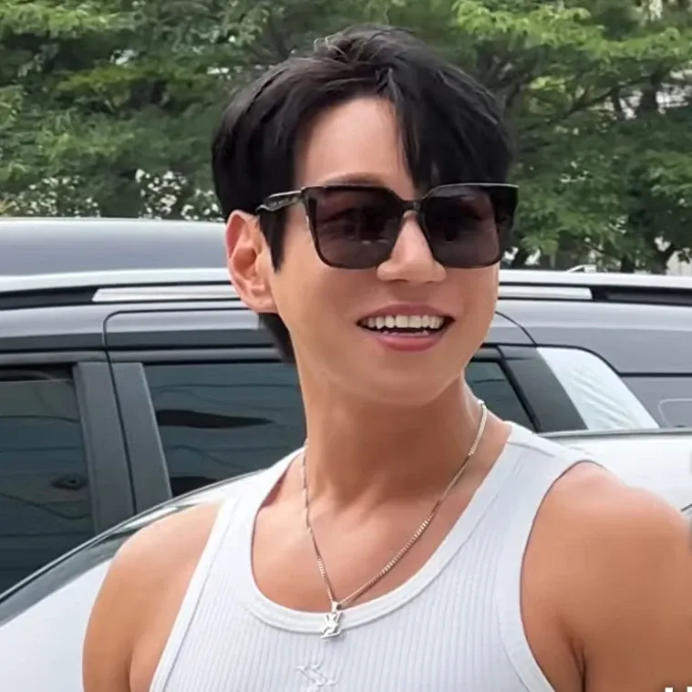 Recent activity shot of Hwang Chiyeol