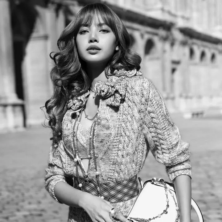 Foto aktivitas terbaru Lisa (BLACKPINK)