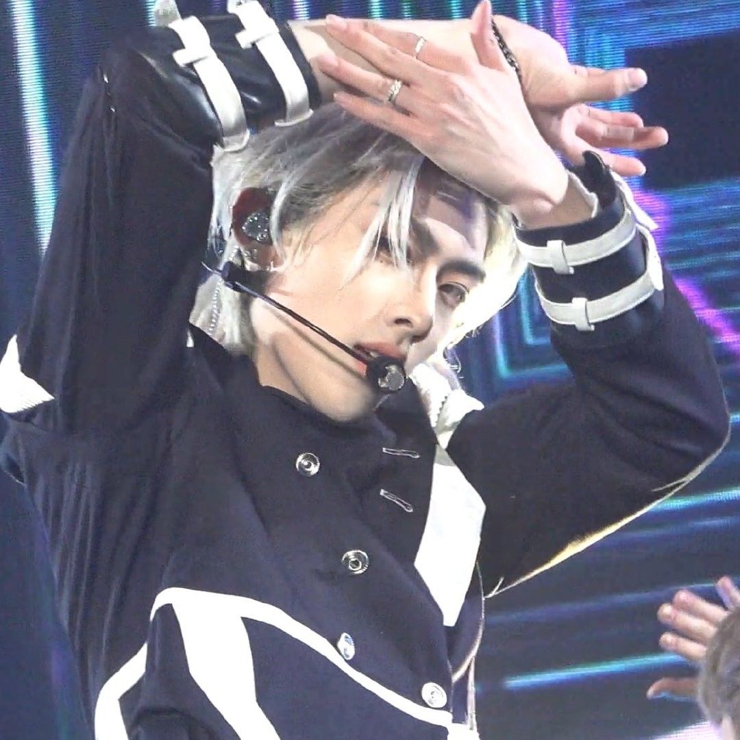 A moment captured by Ricky (ZEROBASEONE)'s fan