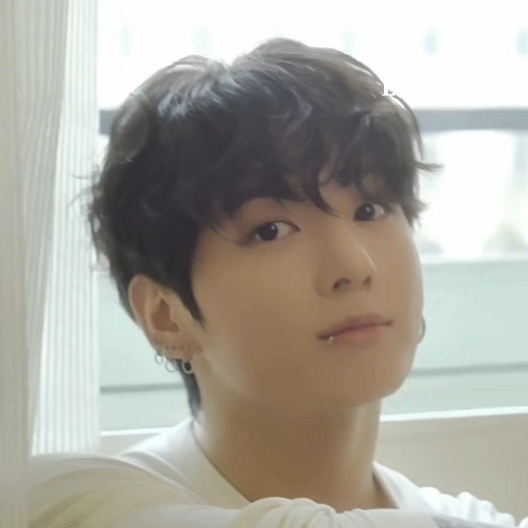 Foto aktivitas terbaru Jungkook (BTS)