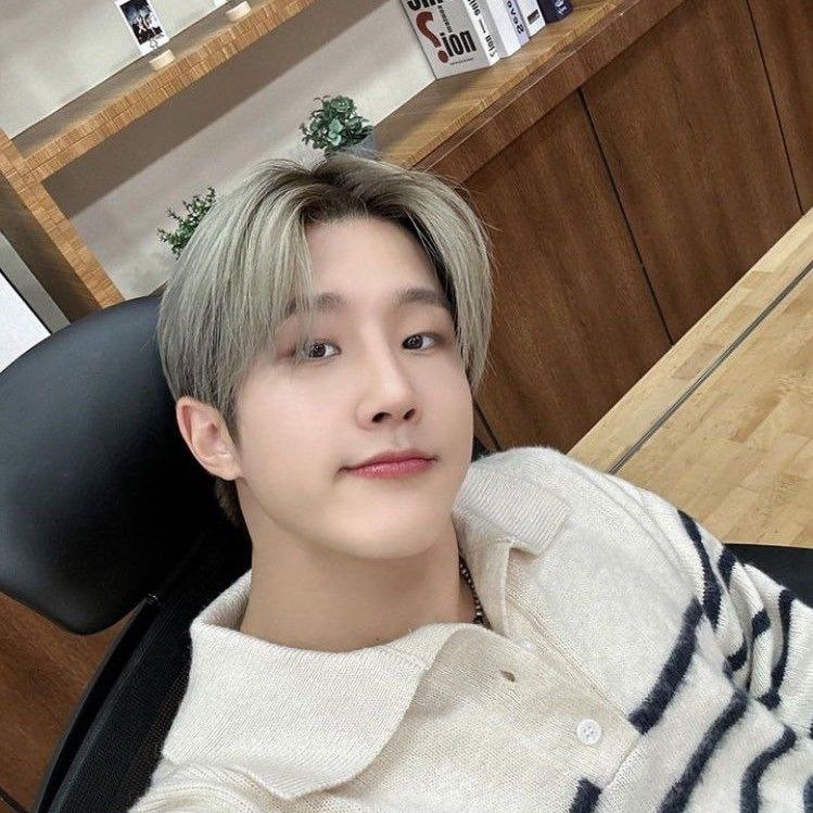 Latest photo of Jinjin (ASTRO)