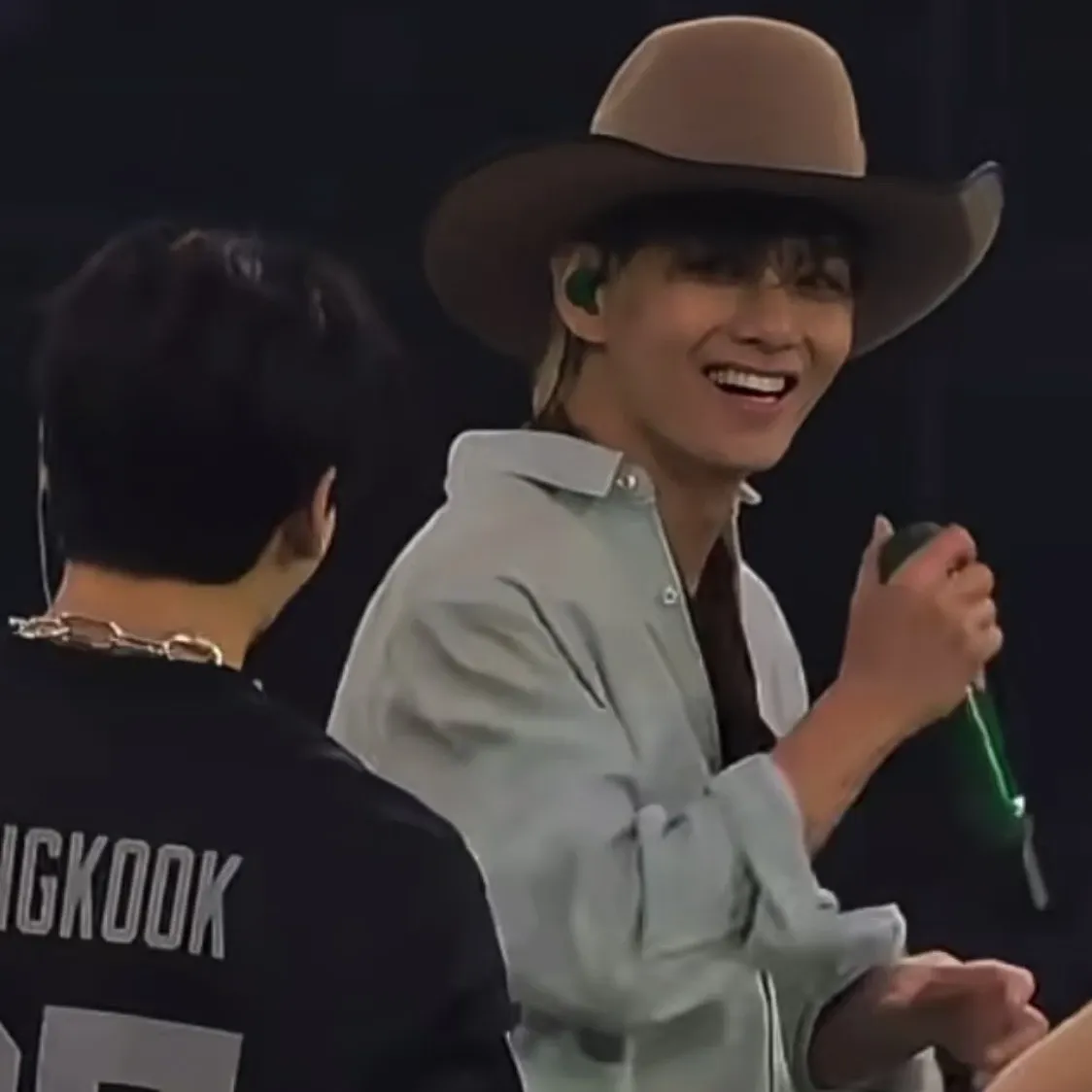 뷔 (방탄소년단) 최근 활동샷