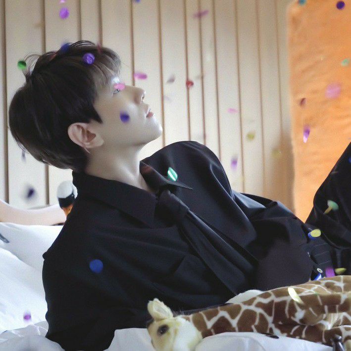 백현 (EXO)의 비하인드 컷