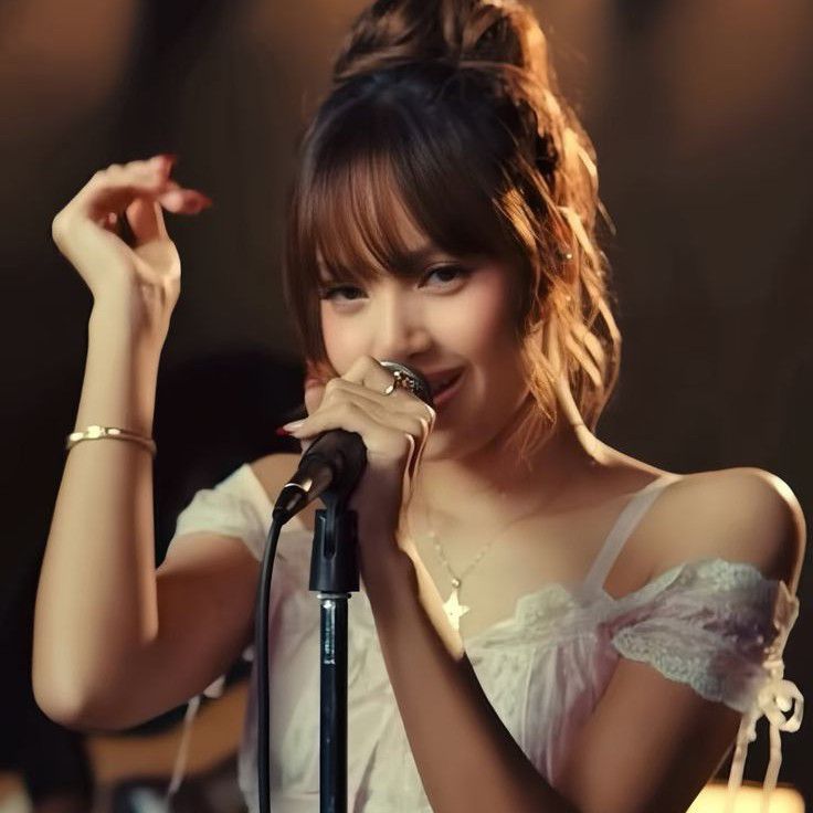 Foto aktivitas terbaru Lisa (BLACKPINK)