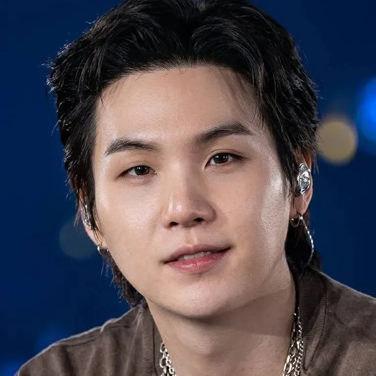 Foto aktivitas terbaru SUGA (BTS)