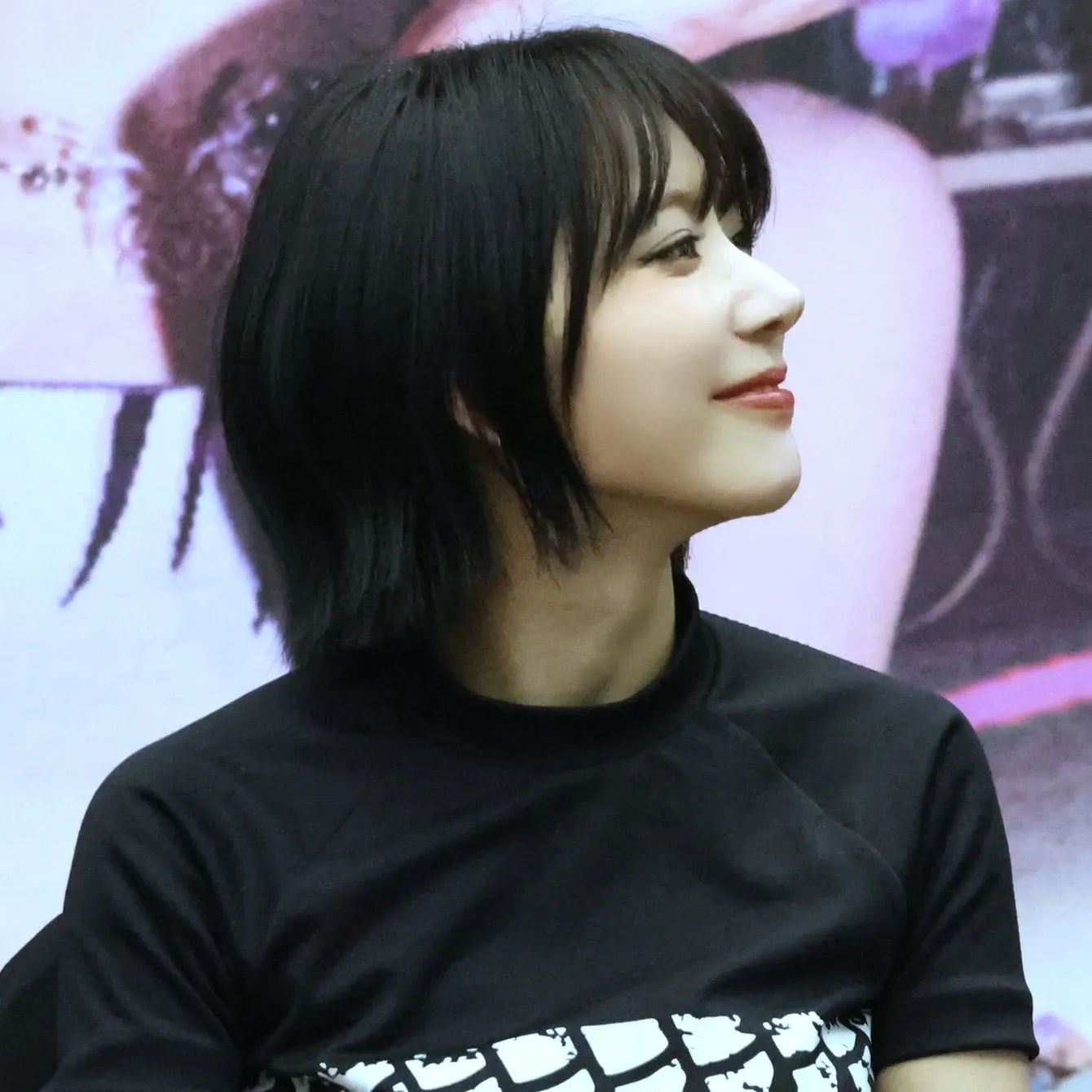 Latest photo of Sakura (LE SSERAFIM)