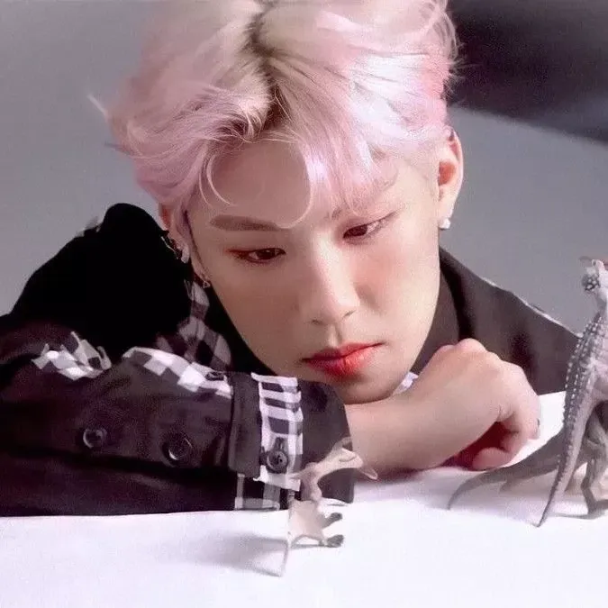 朴佑鎮 (AB6IX)的最新照片